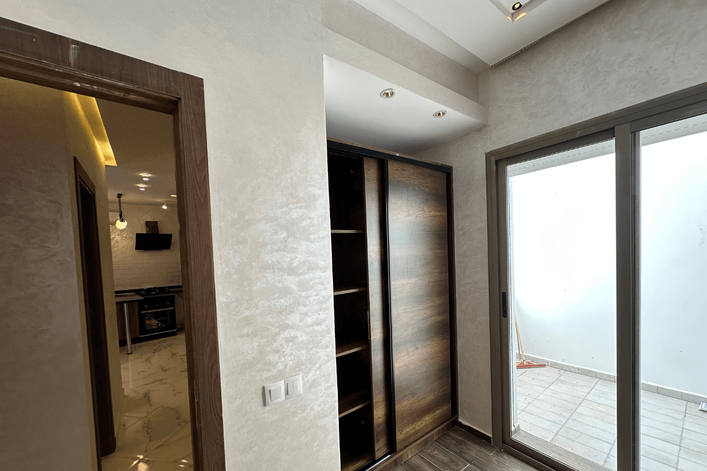 شقة مفروشة للبيع مرتيل تضم ثلاث غرف – قرب تجزئة المنطلق 6