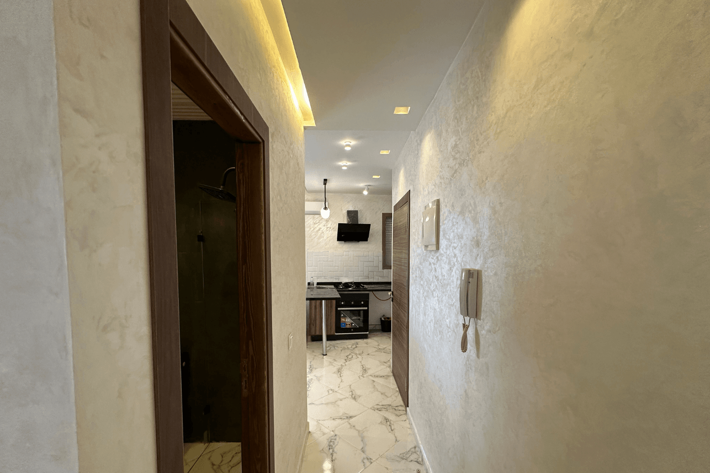 شقة مفروشة للبيع مرتيل تضم ثلاث غرف – قرب تجزئة المنطلق 2